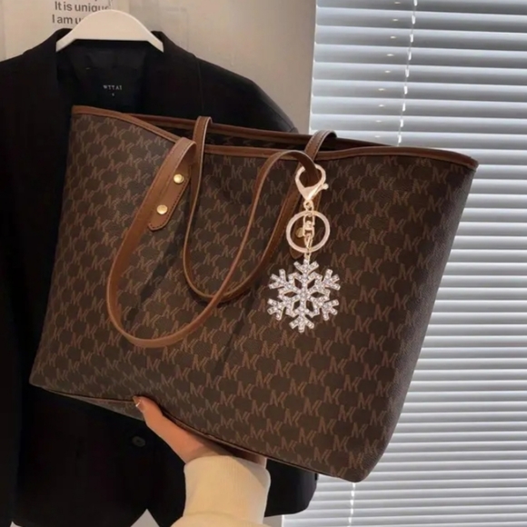 BRAND NEW! Crystal Ice Snow Snowflake Keychain Purse Charm Stocking Stuffer Gift - Picture 4 of 10